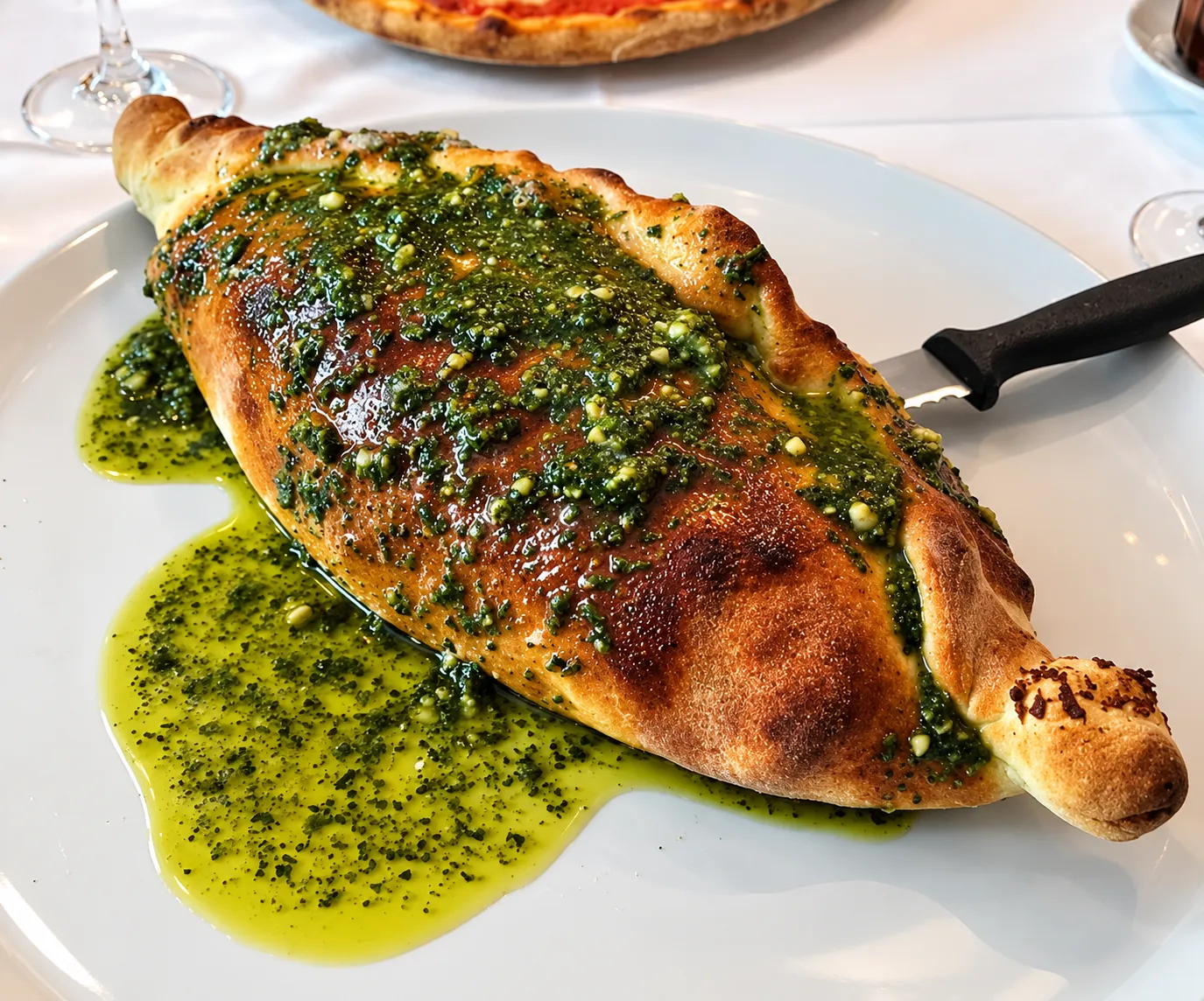 Pizza aus dem Holzofen - Restaurant Pizzeria Emilia Zürich